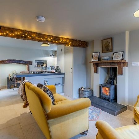 Cotswold Way Cottage สเตราด์ ภายนอก รูปภาพ