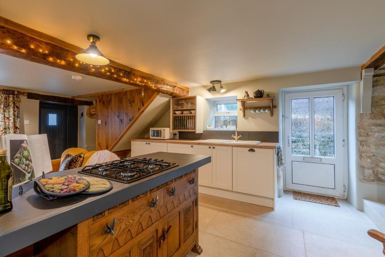 Cotswold Way Cottage สเตราด์ ภายนอก รูปภาพ